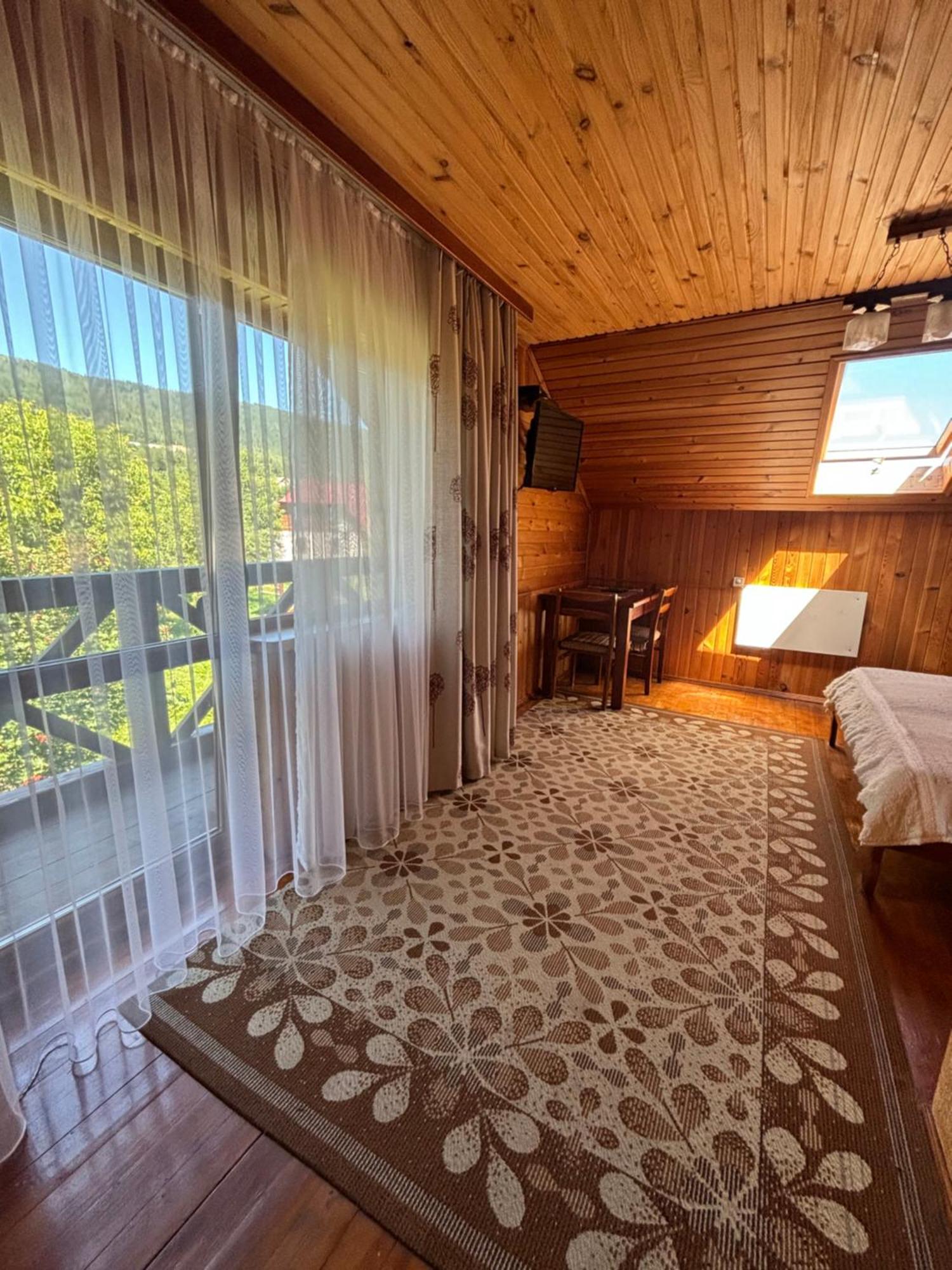 4 Cезони Hotel Yaremche Bagian luar foto